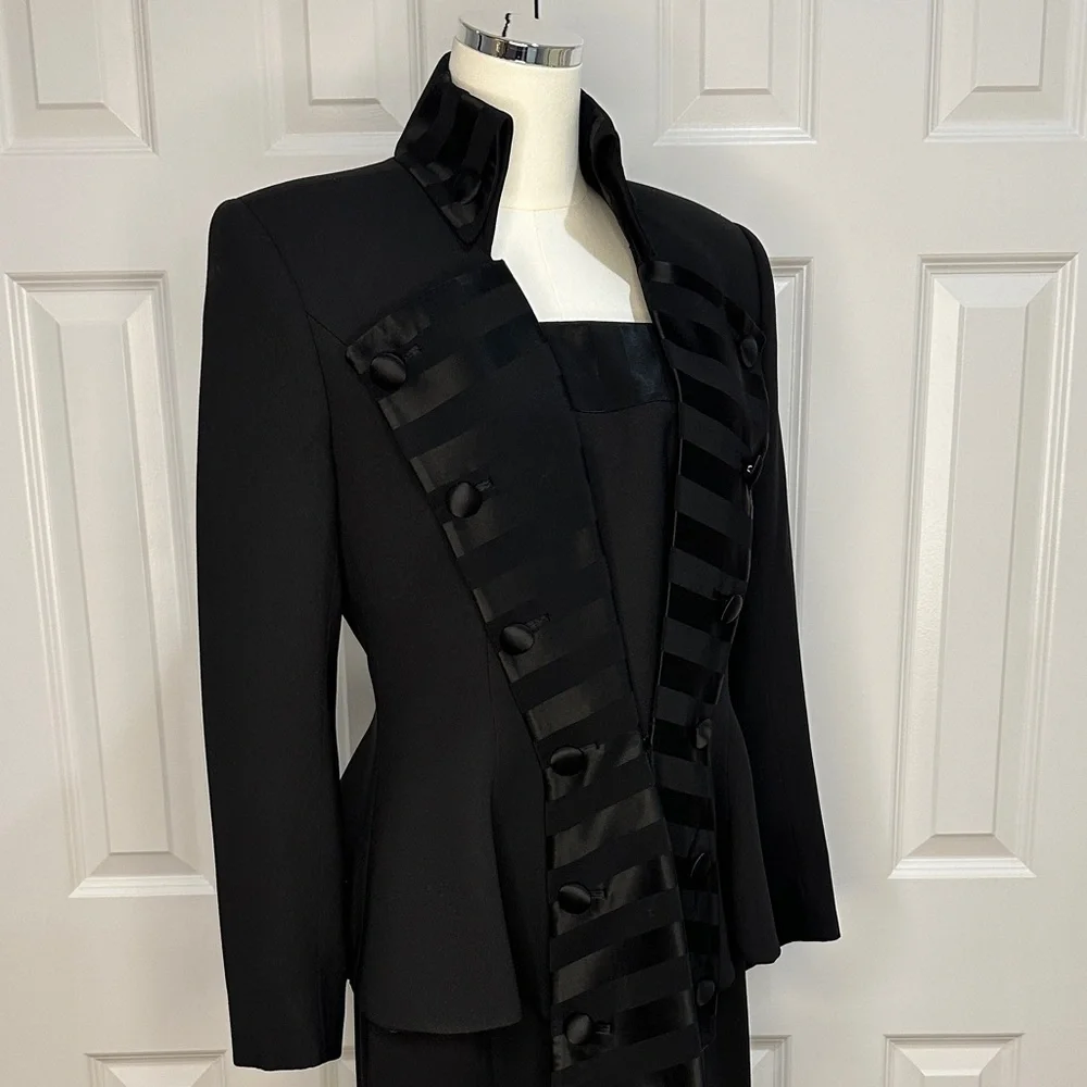 AV Vilento Vintage Black Tuxedo Satin Trim Evening Peplum 2-Piece Suit Size 12